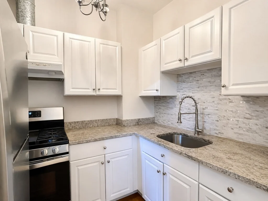 4 bed, 1 bath apartment for rent at 225 East Berkeley St Unit 4, South End — photo 2 of 7