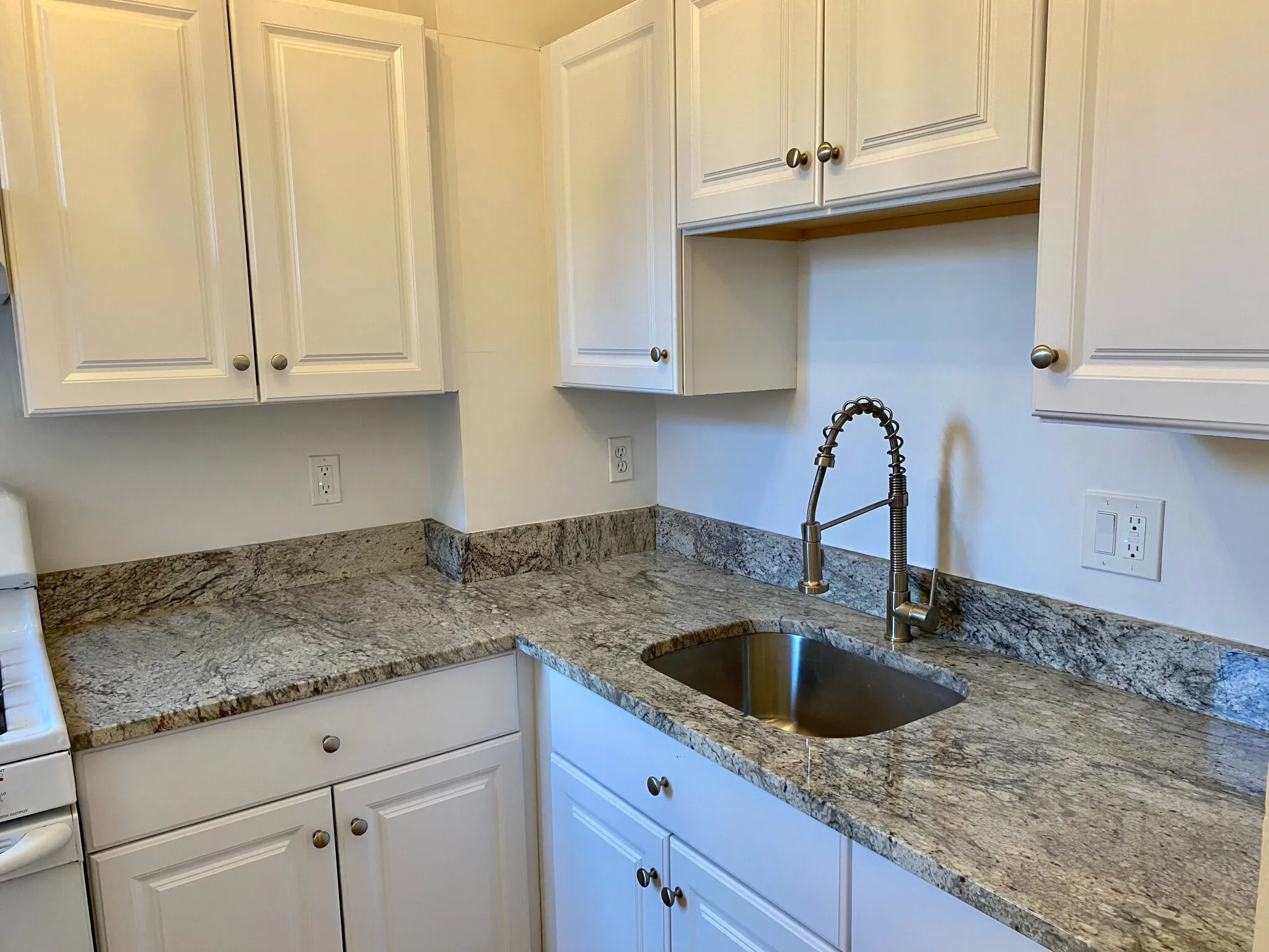 4 bed, 1 bath apartment for rent at 225 East Berkeley St Unit 4A, Roxbury — photo 4 of 10