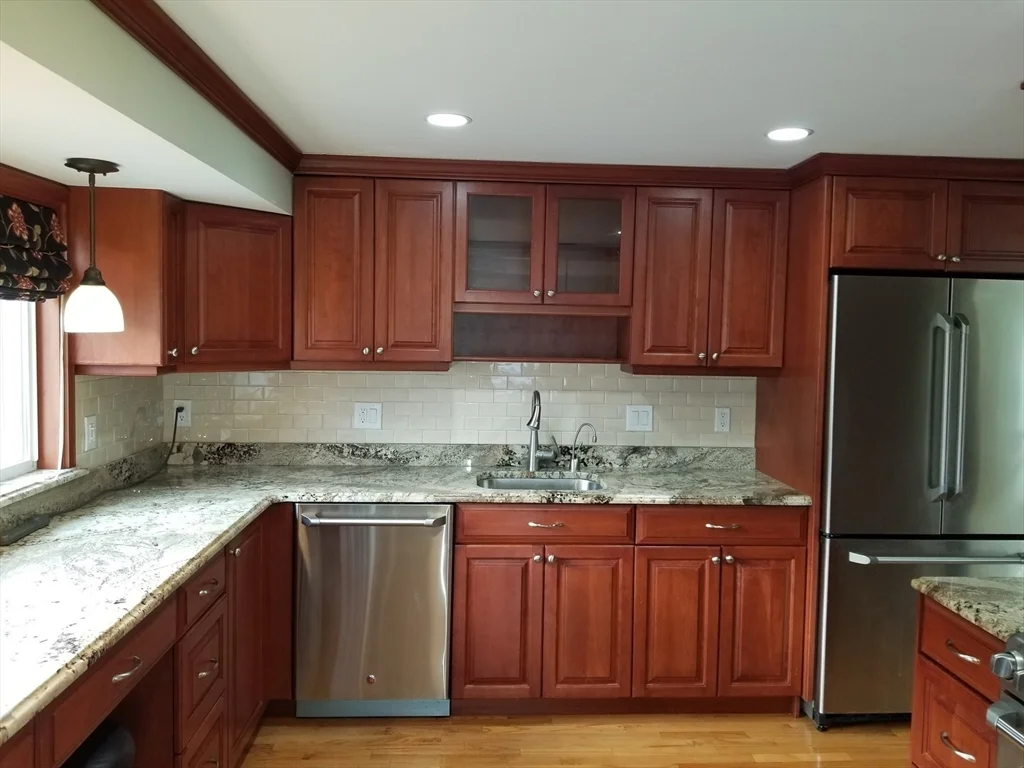 3 bed, 1 bath apartment for rent at 225 Governors Rd Unit 225, Quincy — photo 4 of 19
