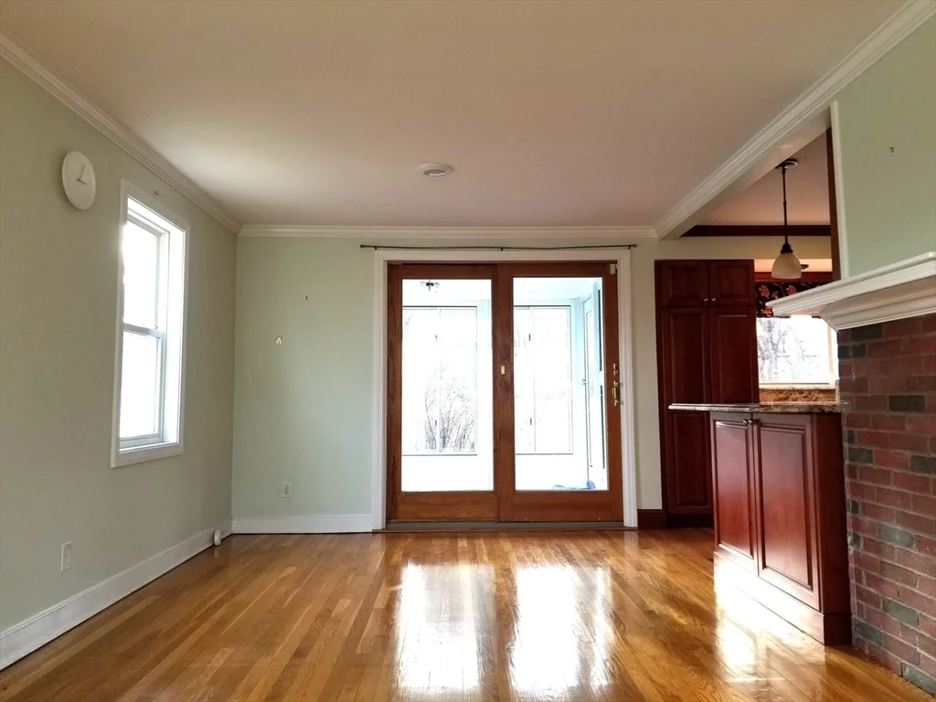 3 bed, 1 bath apartment for rent at 225 Governors Rd Unit 225, Quincy — photo 3 of 19