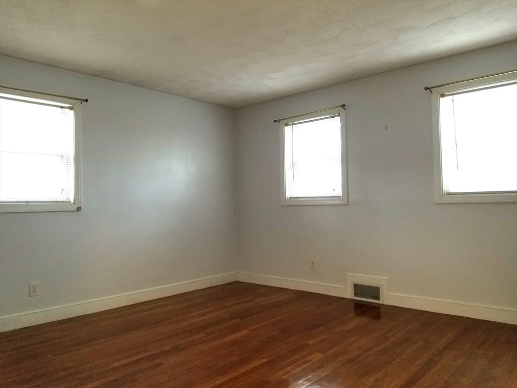 3 bed, 1 bath apartment for rent at 225 Governors Rd Unit 225, Quincy — photo 13 of 19