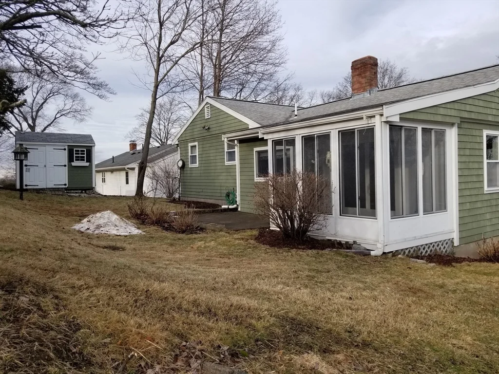 3 bed, 1 bath apartment for rent at 225 Governors Rd Unit 225, Quincy — photo 2 of 19