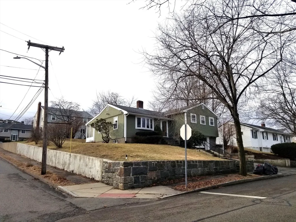 3 bed, 1 bath apartment for rent at 225 Governors Rd Unit 225, Quincy — photo 1 of 19