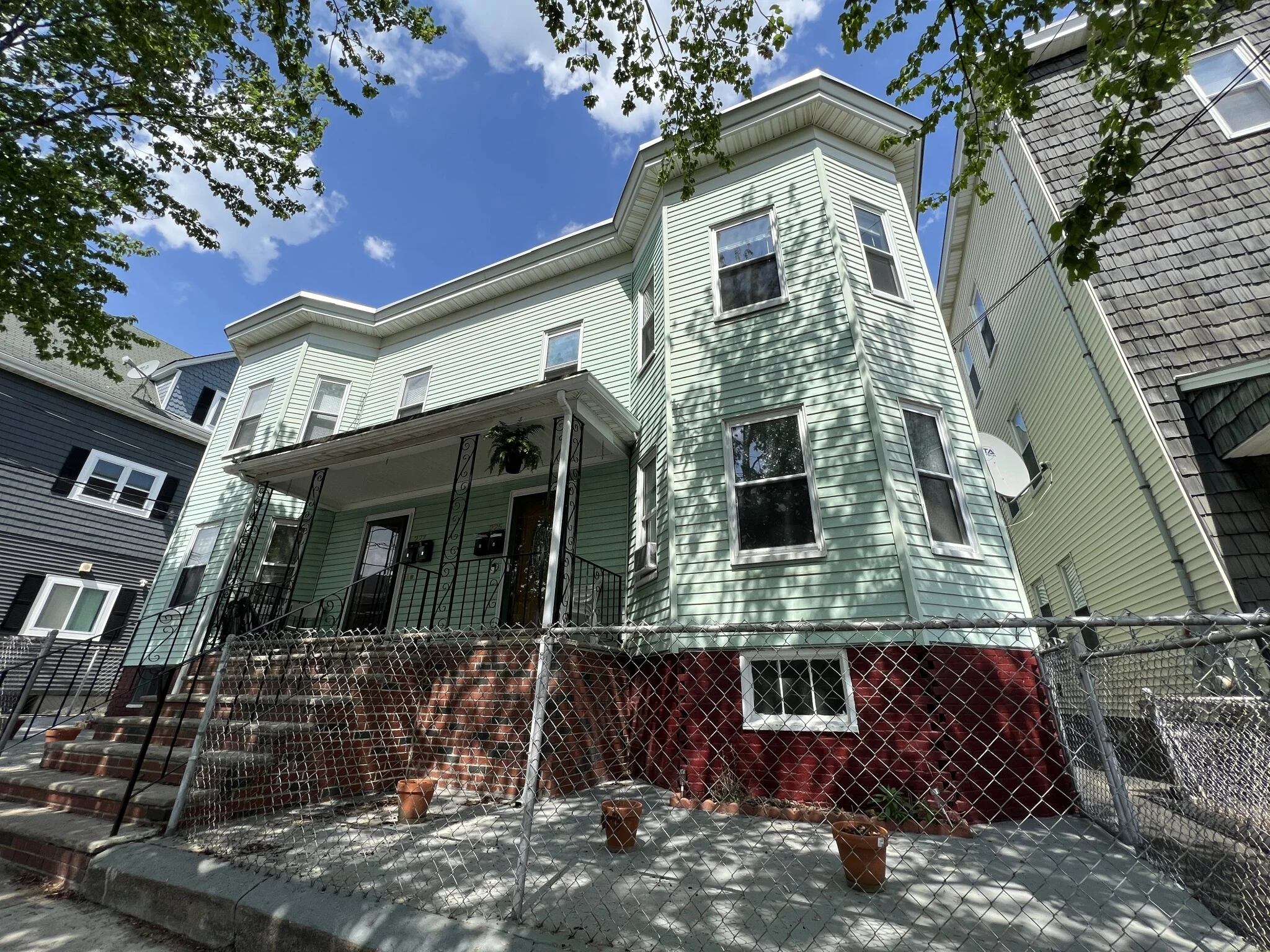 2.5 bed, 1 bath apartment for rent at 225 Holland St Unit 1, Teele Square — photo 32 of 33