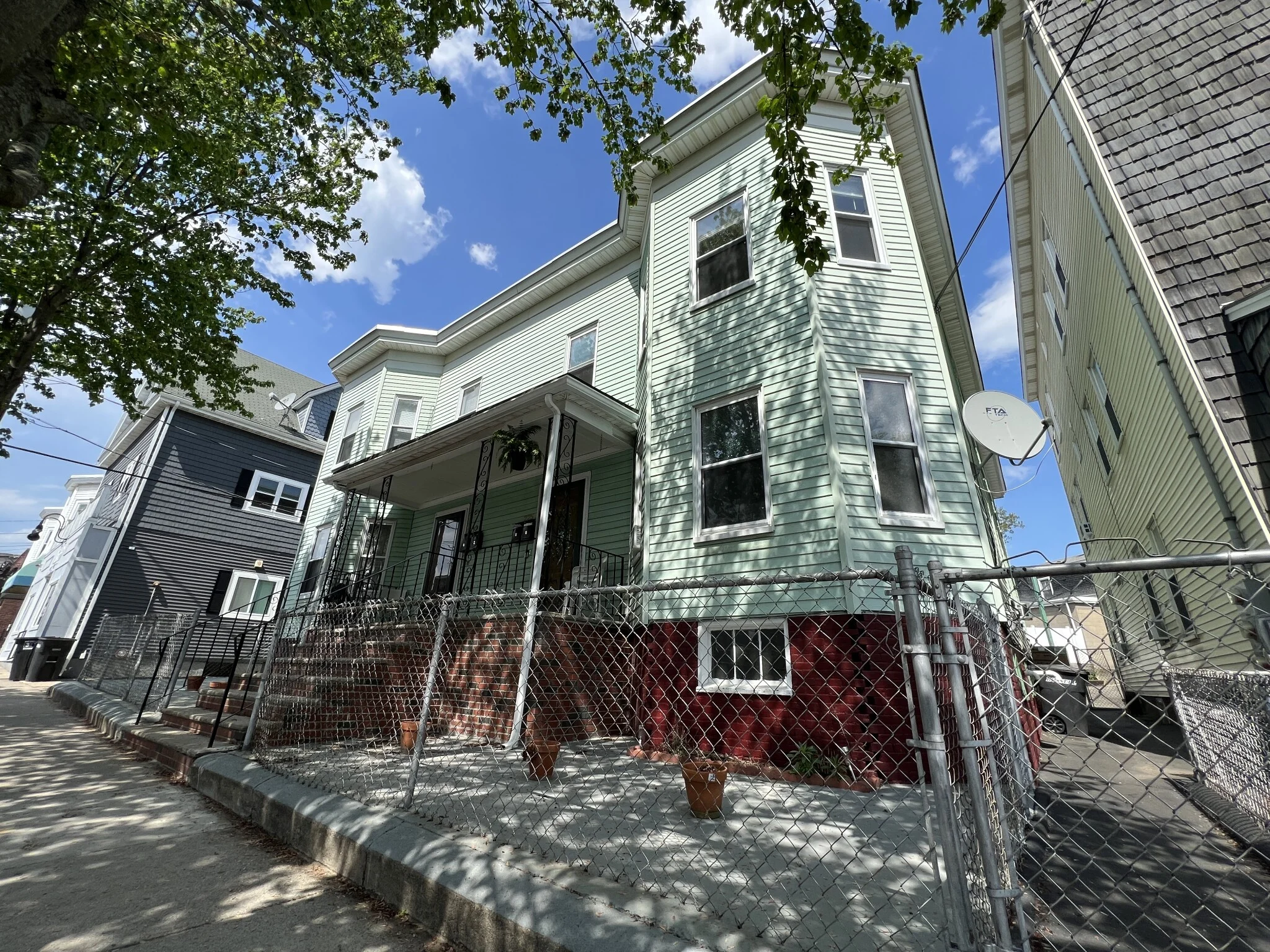 2.5 bed, 1 bath apartment for rent at 225 Holland St Unit 1, Teele Square — photo 31 of 33
