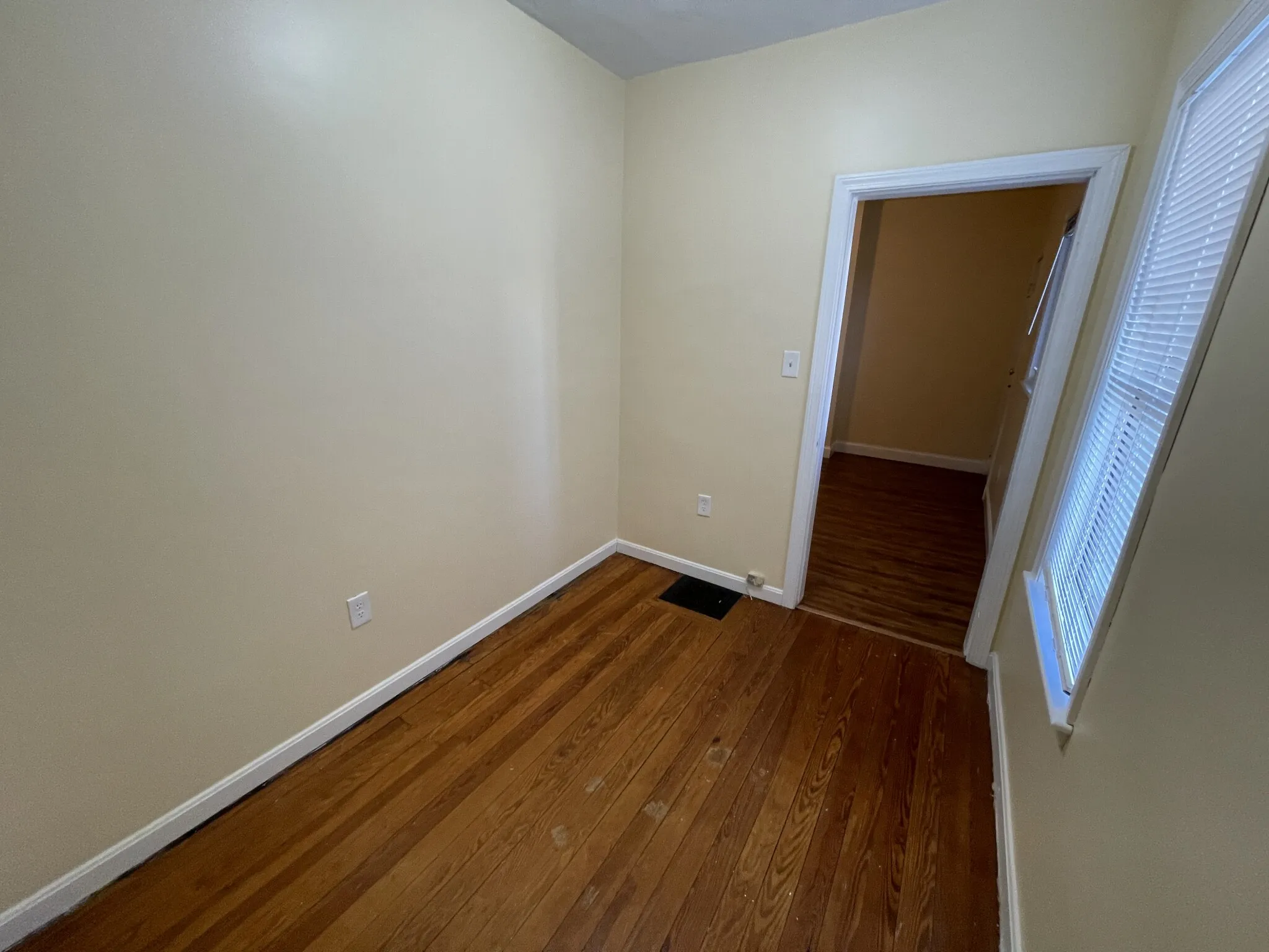 3 bed, 1 bath apartment for rent at 225 Holland St Unit 2, Teele Square — photo 2 of 24