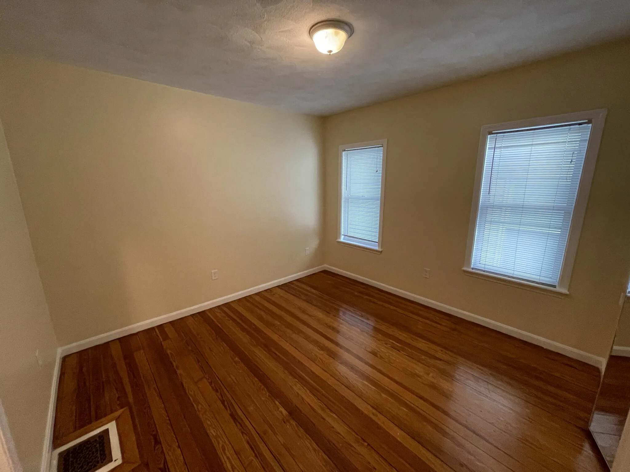 3 bed, 1 bath apartment for rent at 225 Holland St Unit 2, Teele Square — photo 6 of 24