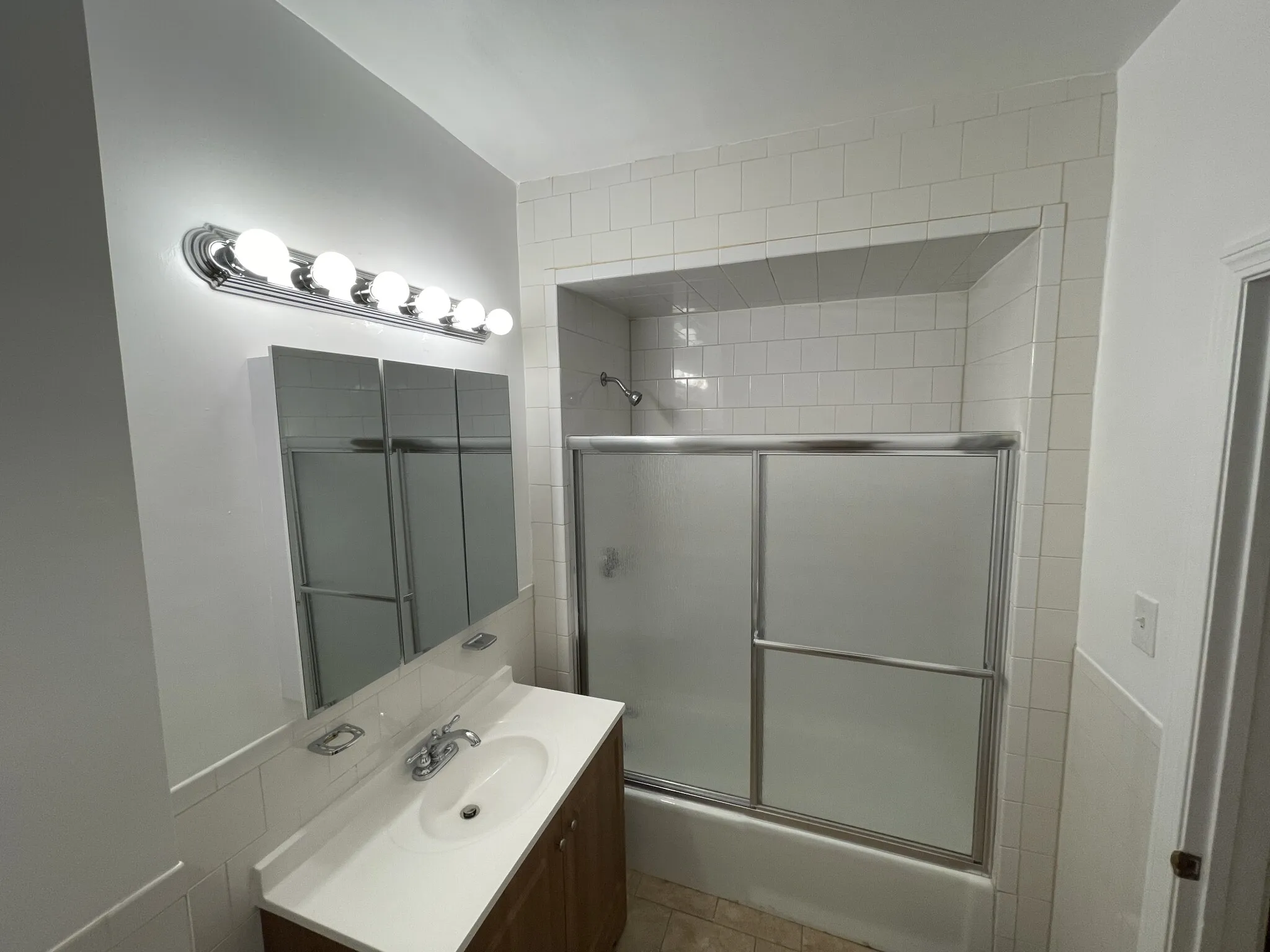 3 bed, 1 bath apartment for rent at 225 Holland St Unit 2, Teele Square — photo 4 of 24