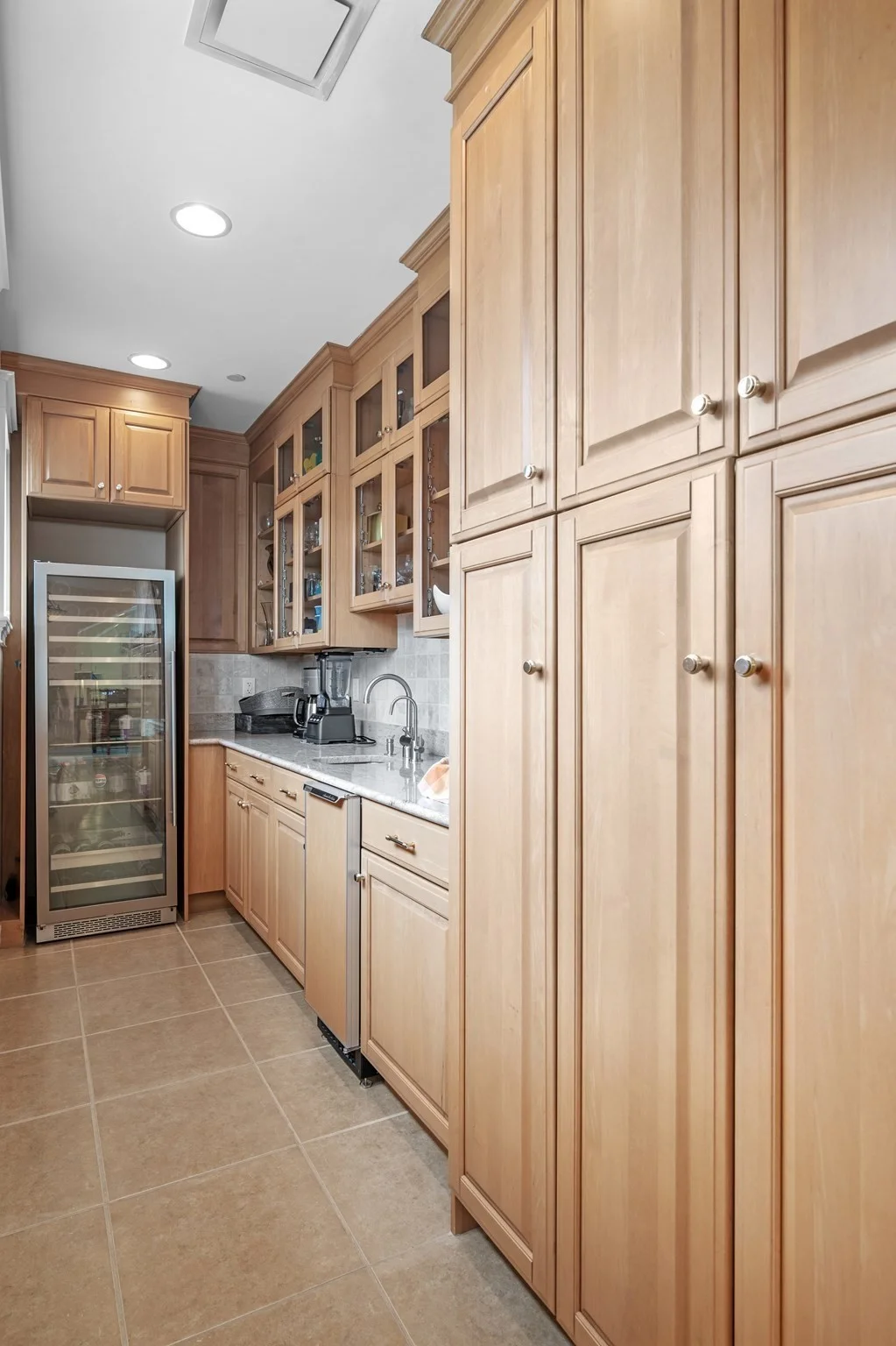 3 bed, 3 bath apartment for rent at 225 Humphrey St Unit 8, Olmsted Historic District — photo 9 of 33