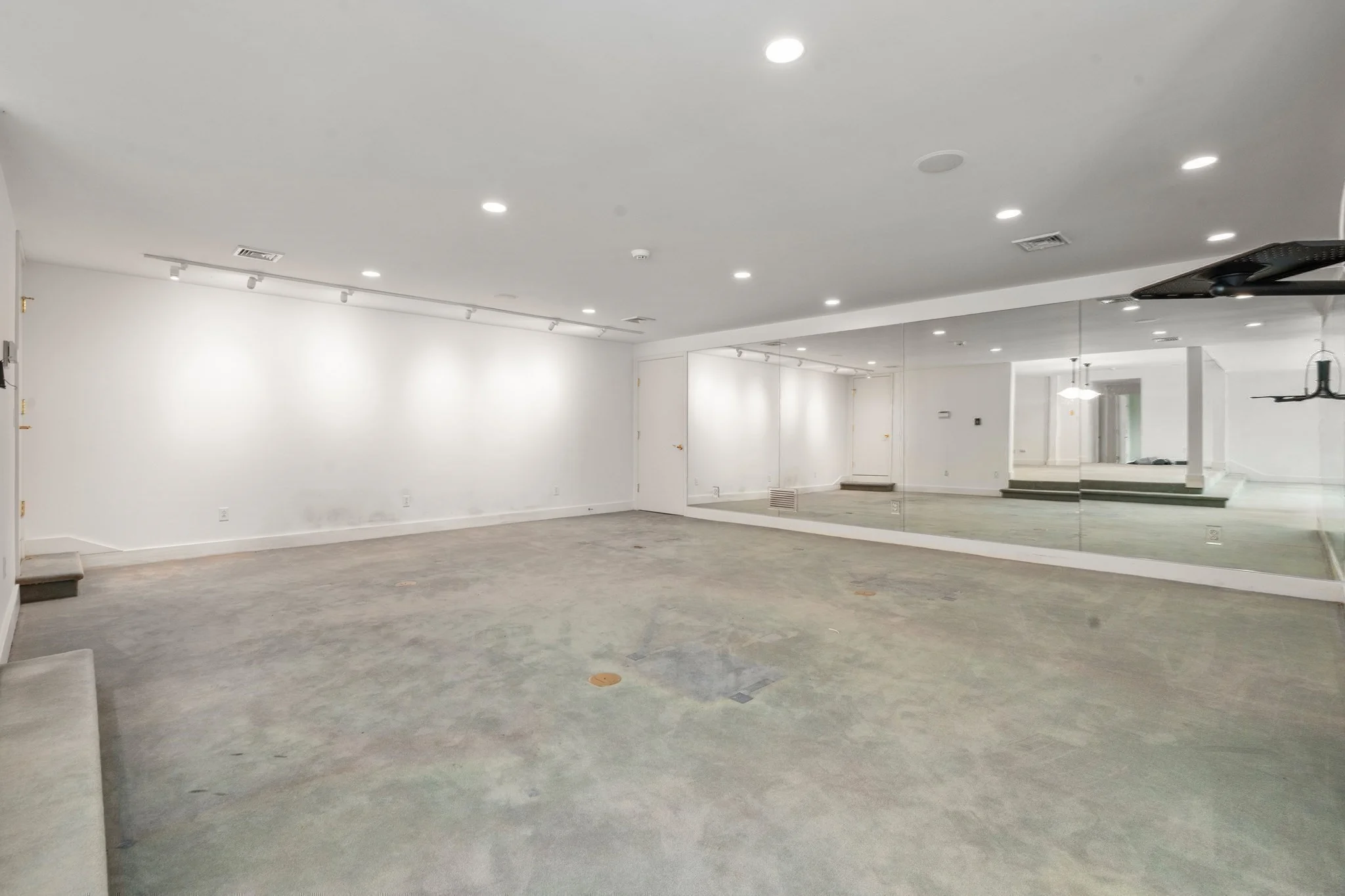 5 bed, 3 bath apartment for rent at 225 Kenrick St Unit 225, Newton Corner — photo 29 of 37
