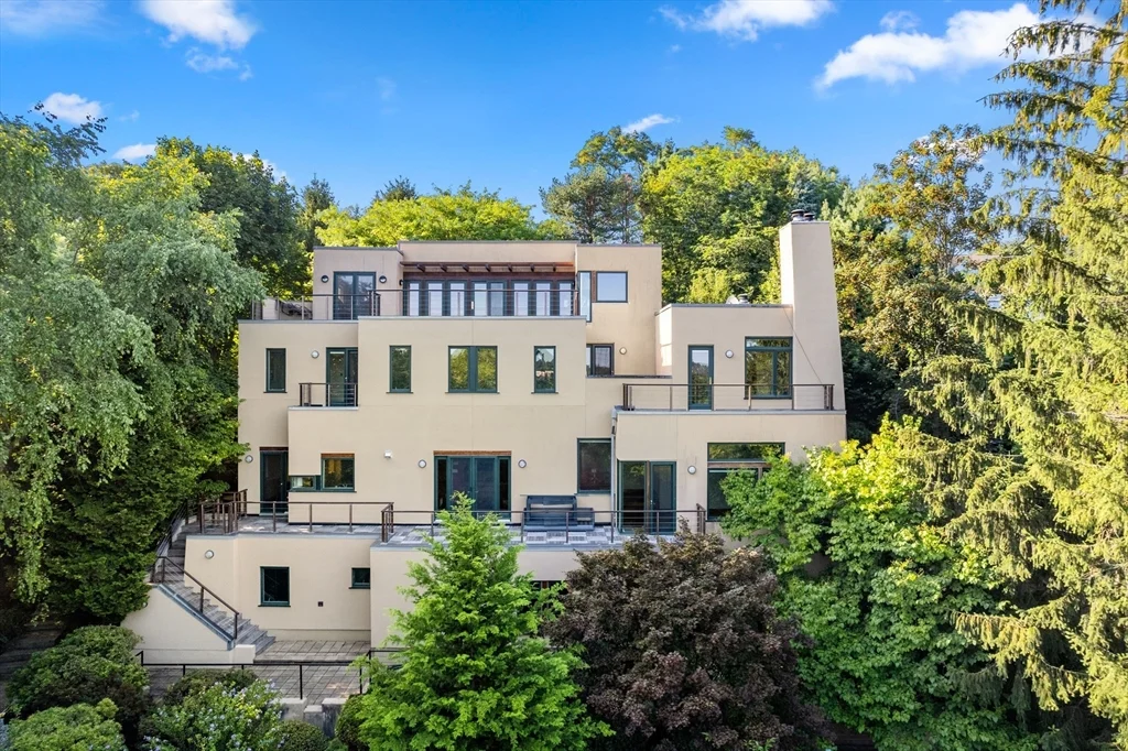 5 bed, 3 bath apartment for rent at 225 Kenrick St Unit 225, Newton