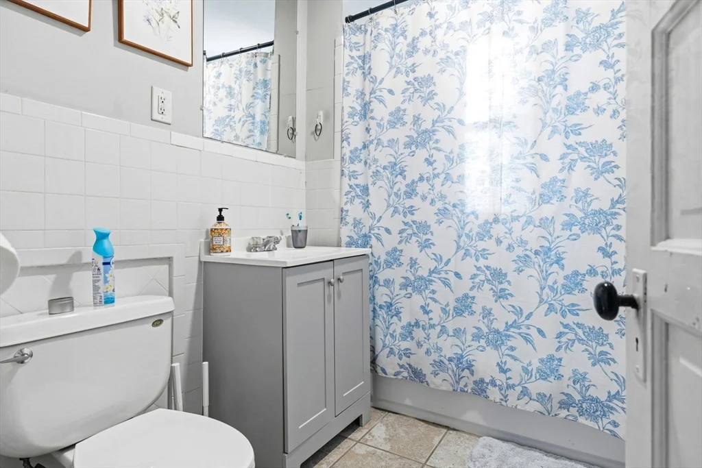 4 bed, 2 bath apartment for rent at 225 L St Unit 1, South Boston — photo 9 of 12