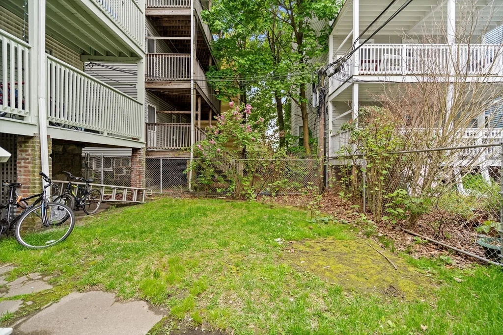 4 bed, 2 bath apartment for rent at 225 L St Unit 1, South Boston — photo 11 of 12