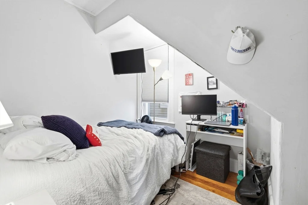 4 bed, 2 bath apartment for rent at 225 L St Unit 1, South Boston — photo 7 of 12