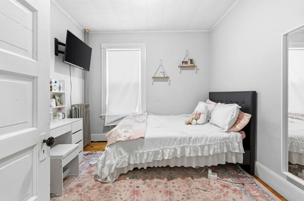 4 bed, 2 bath apartment for rent at 225 L St Unit 1, South Boston — photo 8 of 12