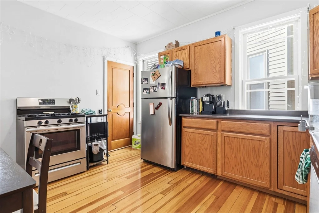 4 bed, 2 bath apartment for rent at 225 L St Unit 1, South Boston — photo 3 of 12