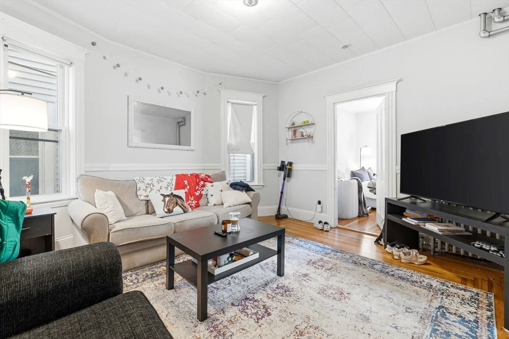 4 bed, 2 bath apartment for rent at 225 L St Unit 1, South Boston — photo 1 of 12