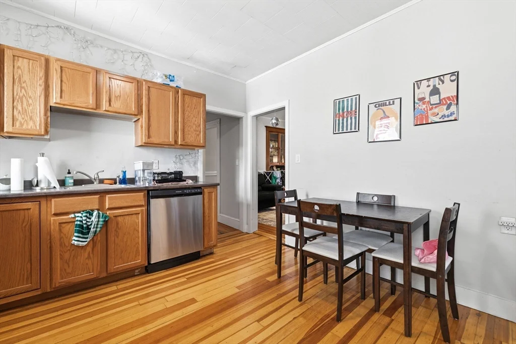 4 bed, 2 bath apartment for rent at 225 L St Unit 1, South Boston — photo 2 of 12
