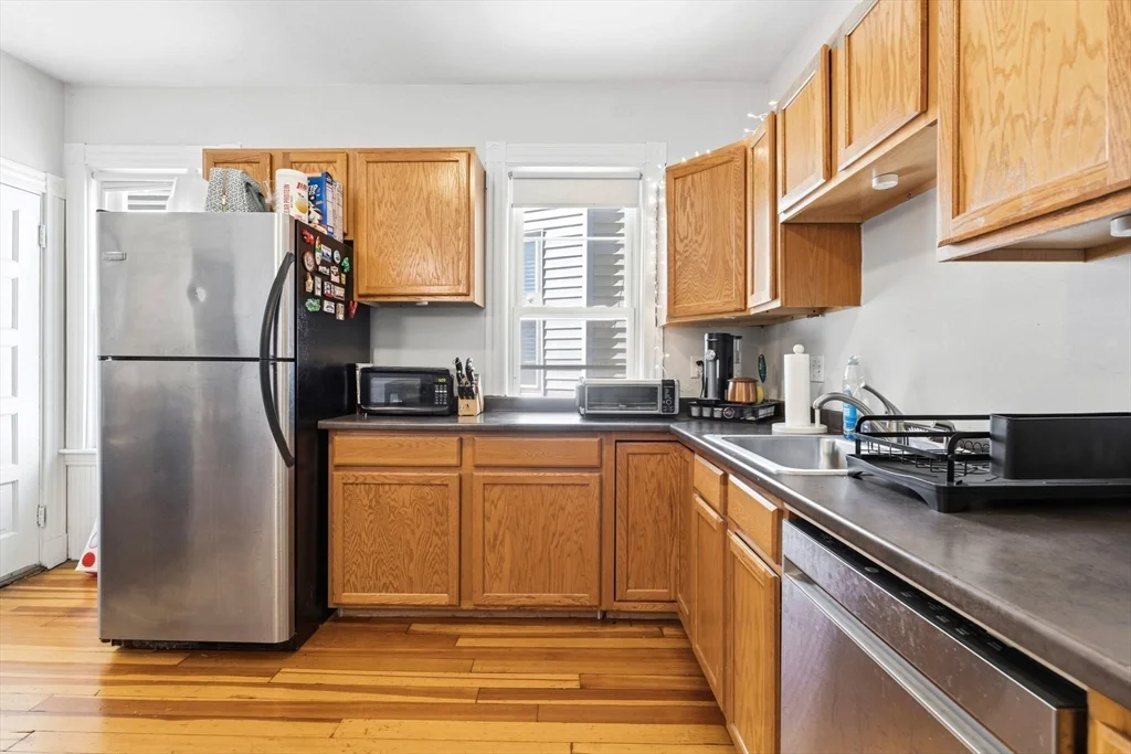 4 bed, 1 bath apartment for rent at 225 L St Unit 2, South Boston — photo 8 of 12