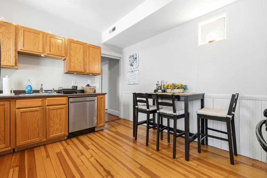 4 bed, 1 bath apartment for rent at 225 L St Unit 2, South Boston — photo 9 of 12