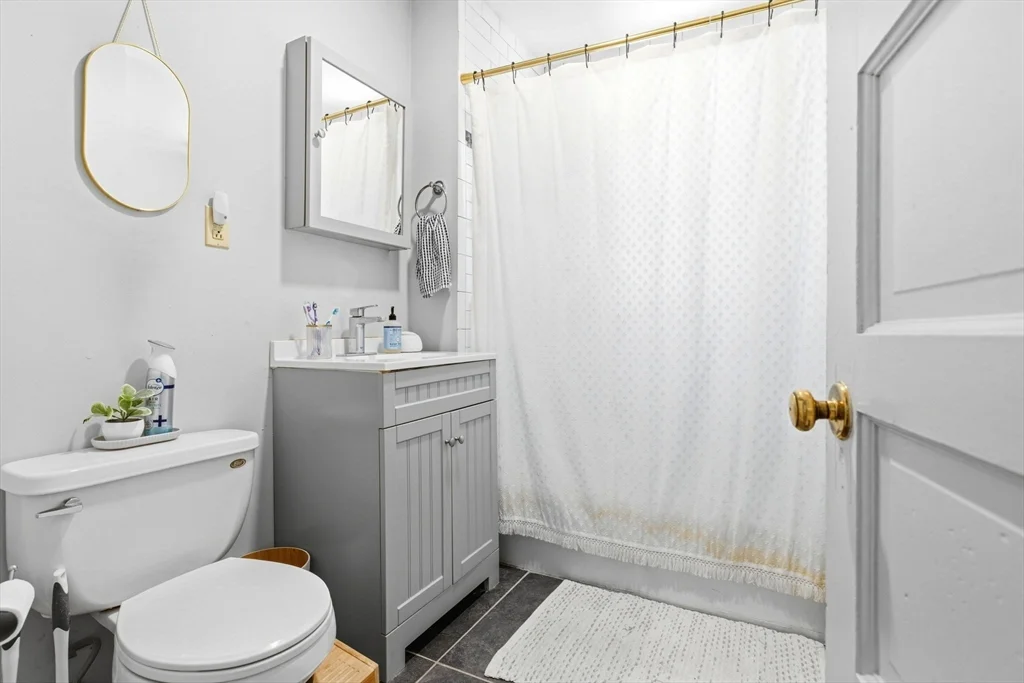 4 bed, 1 bath apartment for rent at 225 L St Unit 2, South Boston — photo 5 of 12