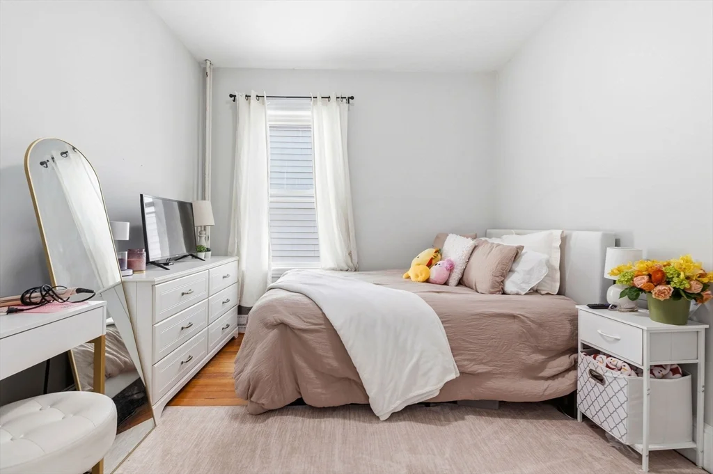 4 bed, 1 bath apartment for rent at 225 L St Unit 2, South Boston — photo 6 of 12