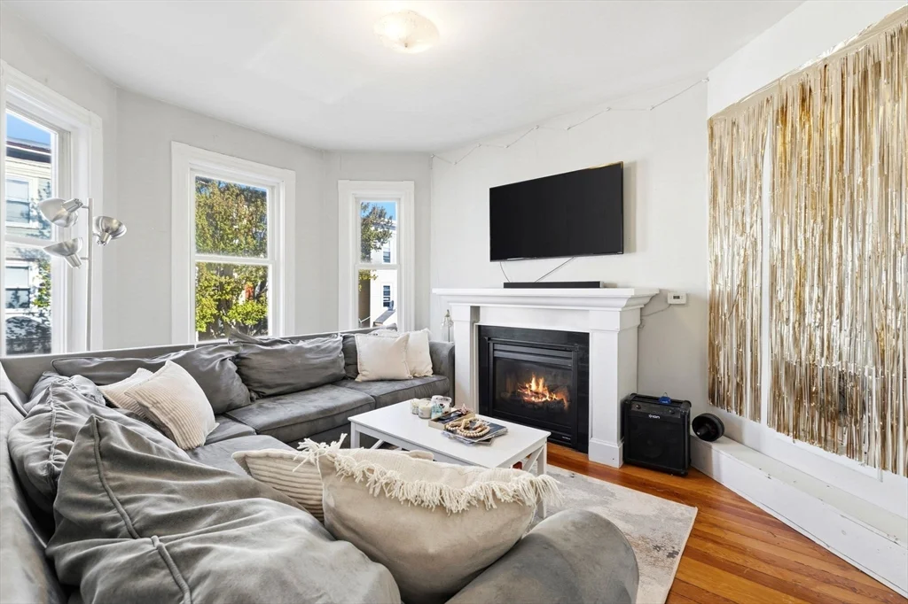 4 bed, 1 bath apartment for rent at 225 L St Unit 2, South Boston — photo 1 of 12