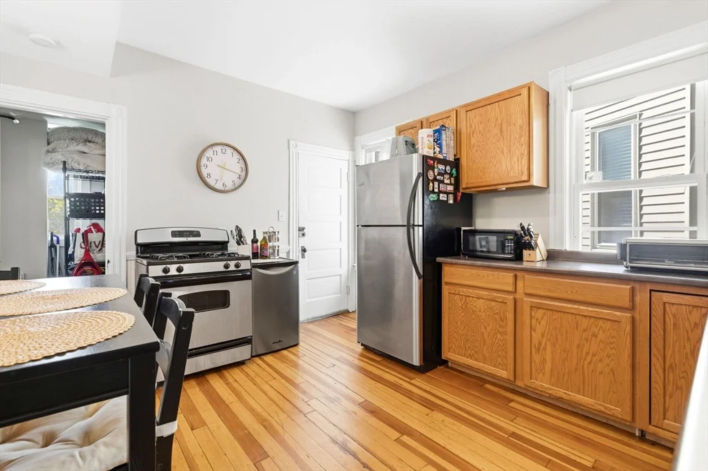4 bed, 1 bath apartment for rent at 225 L St Unit 2, South Boston — photo 10 of 12