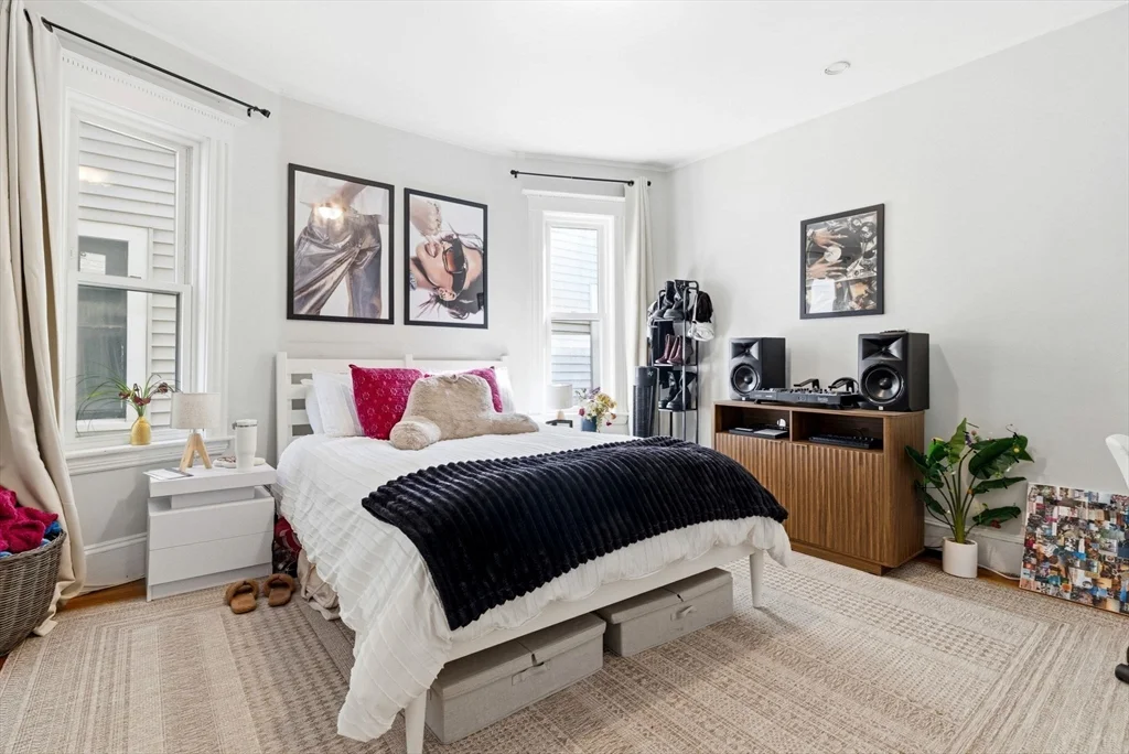 4 bed, 1 bath apartment for rent at 225 L St Unit 2, South Boston — photo 4 of 12