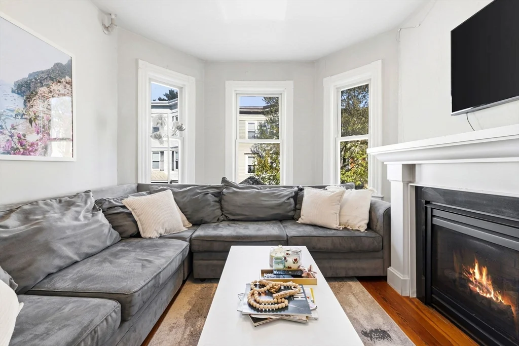 4 bed, 1 bath apartment for rent at 225 L St Unit 2, South Boston — photo 2 of 12
