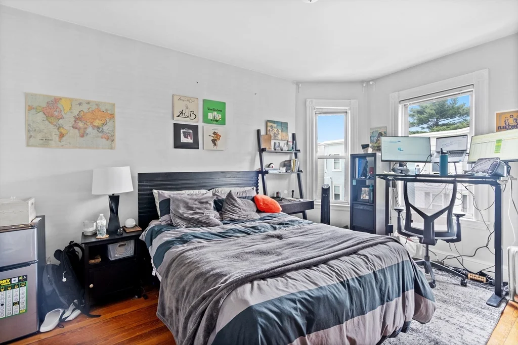 4 bed, 1 bath apartment for rent at 225 L St Unit 3, South Boston — photo 4 of 10