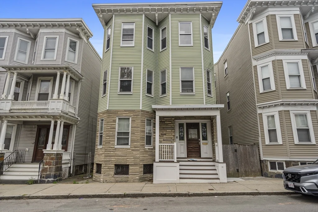 4 bed, 1 bath apartment for rent at 225 L St Unit 3, South Boston — photo 10 of 10
