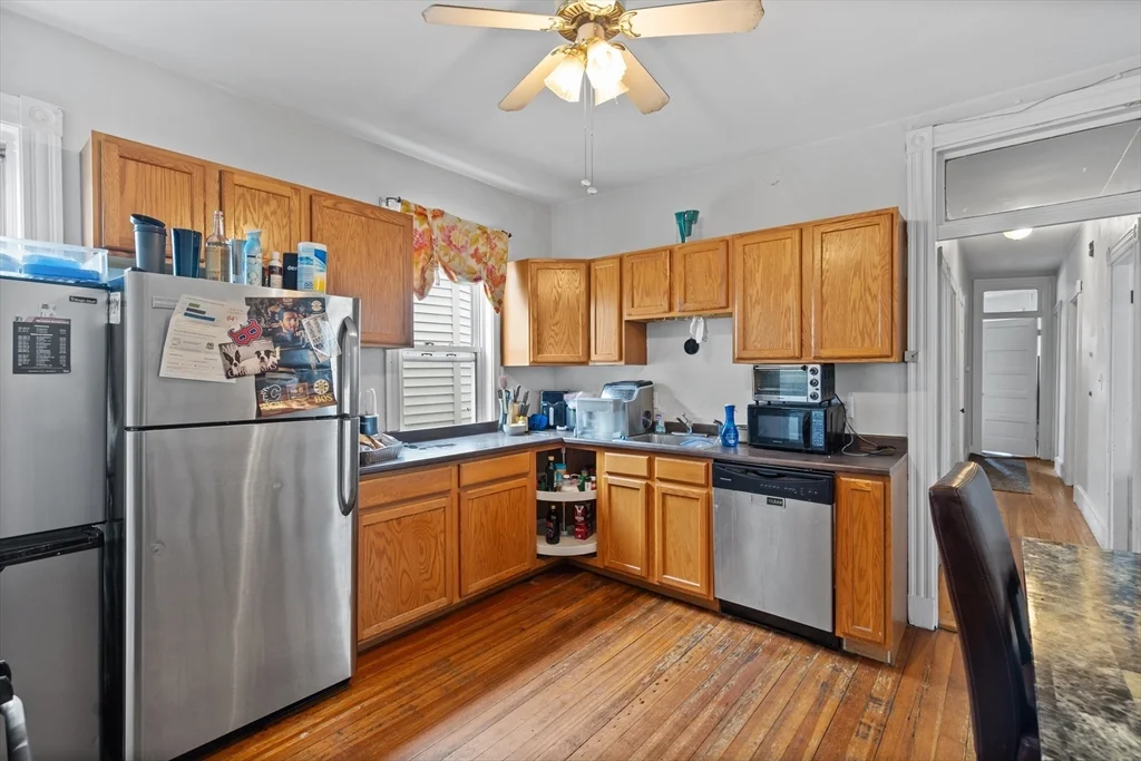 4 bed, 1 bath apartment for rent at 225 L St Unit 3, South Boston — photo 3 of 10