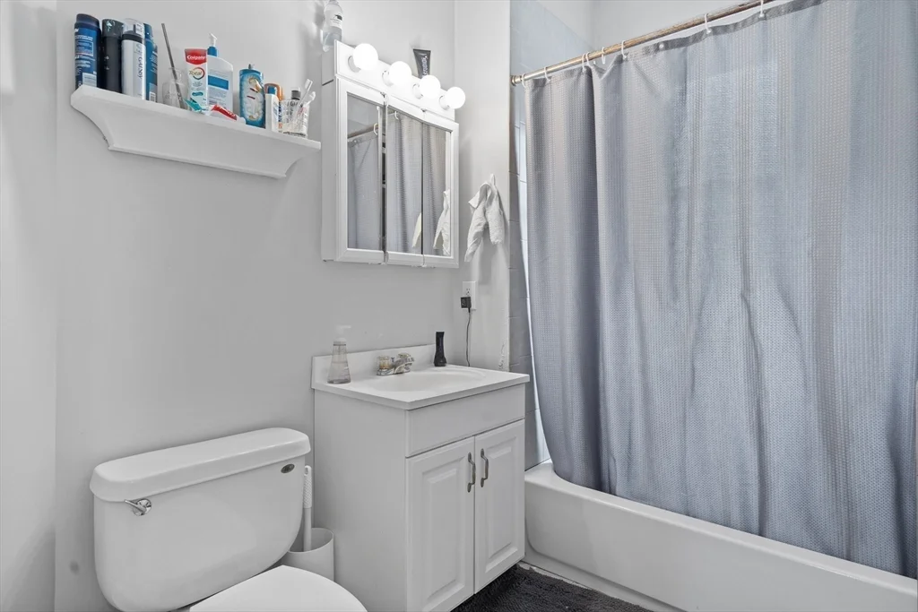 4 bed, 1 bath apartment for rent at 225 L St Unit 3, South Boston — photo 6 of 10
