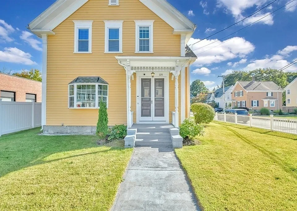 3 bed, 1 bath apartment for rent at 225 Main St Unit 2, North Easton