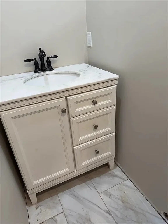 3 bed, 1 bath apartment for rent at 225 Main St Unit 2, North Easton — photo 5 of 12
