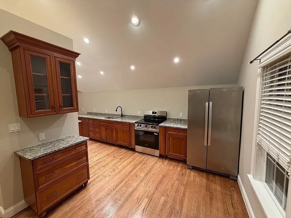 3 bed, 1 bath apartment for rent at 225 Main St Unit 2, North Easton — photo 3 of 12