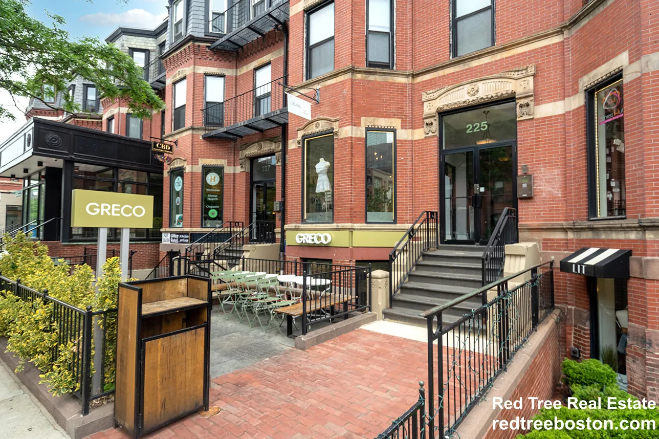 1 bed, 1 bath apartment for rent at 225 Newbury St Unit 2F, Back Bay