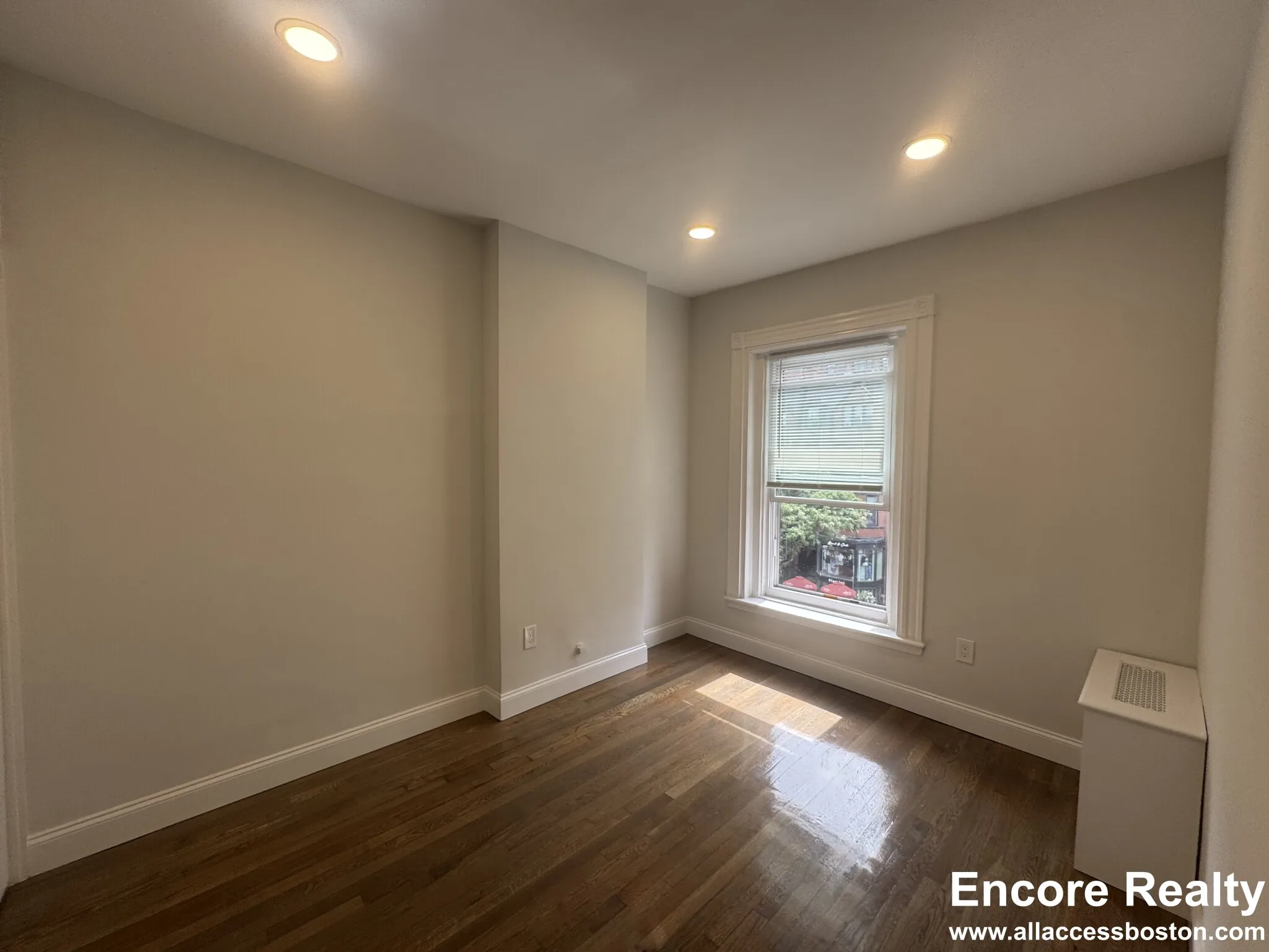 1 bed, 1 bath apartment for rent at 225 Newbury St Unit 3 (front), Back Bay — photo 4 of 14