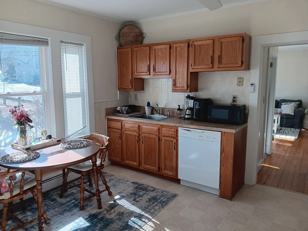 1 bed, 1 bath apartment for rent at 225 Standish Ave Unit 1, Plymouth — photo 2 of 7