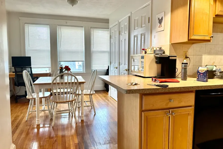 3 bed, 1 bath apartment for rent at 225 Summer St Unit 3L, Spring Hill — photo 6 of 16