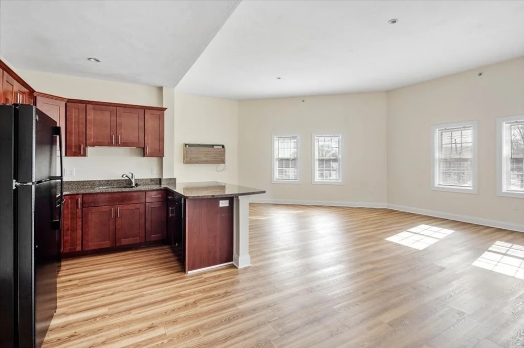 2 bed, 2 bath apartment for rent at 225 West Squantum Unit 301, Montclair — photo 4 of 10