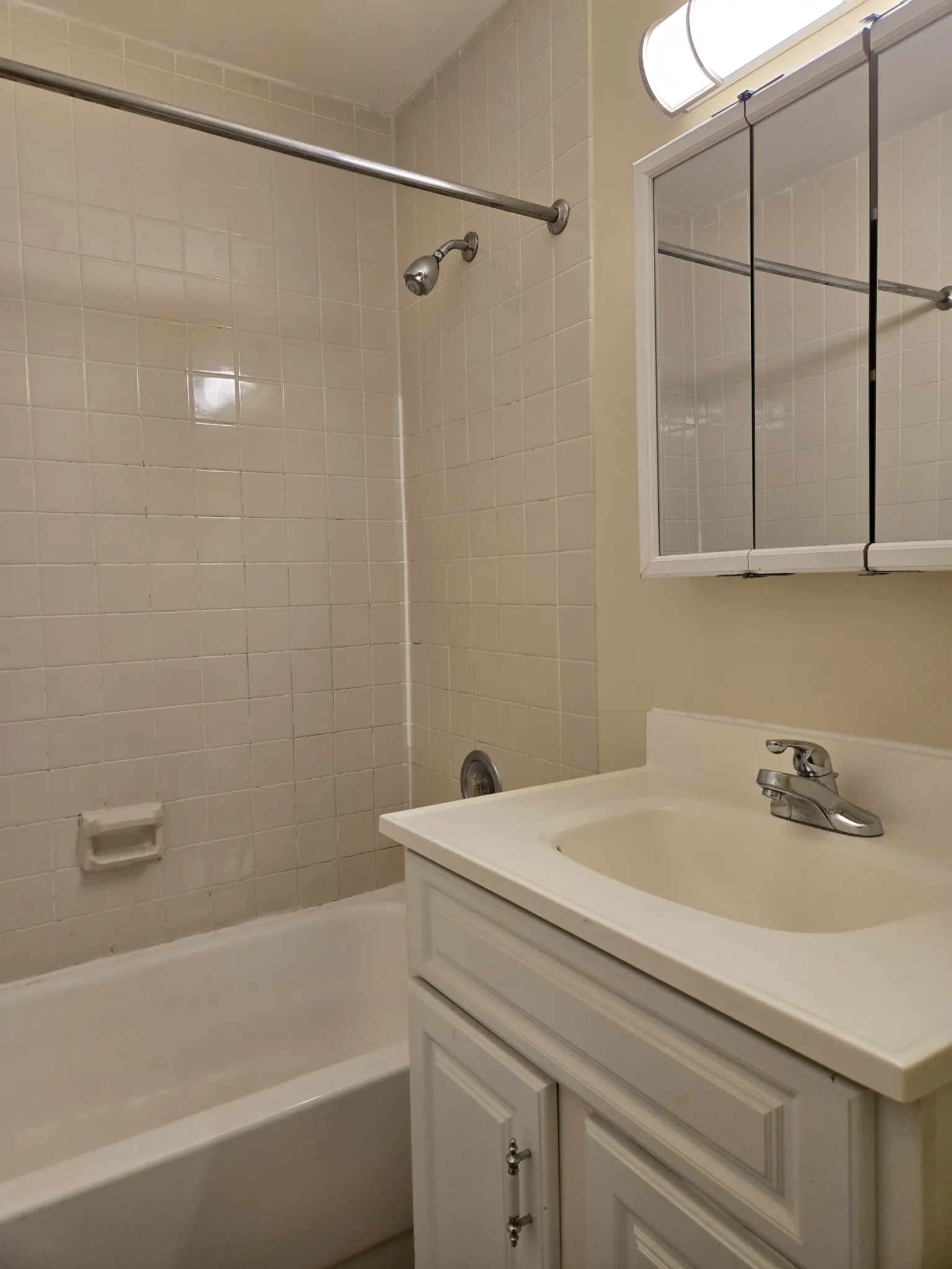2 bed, 1.5 bath apartment for rent at 2251 Washington St Unit 1, Newton Lower Falls — photo 12 of 13