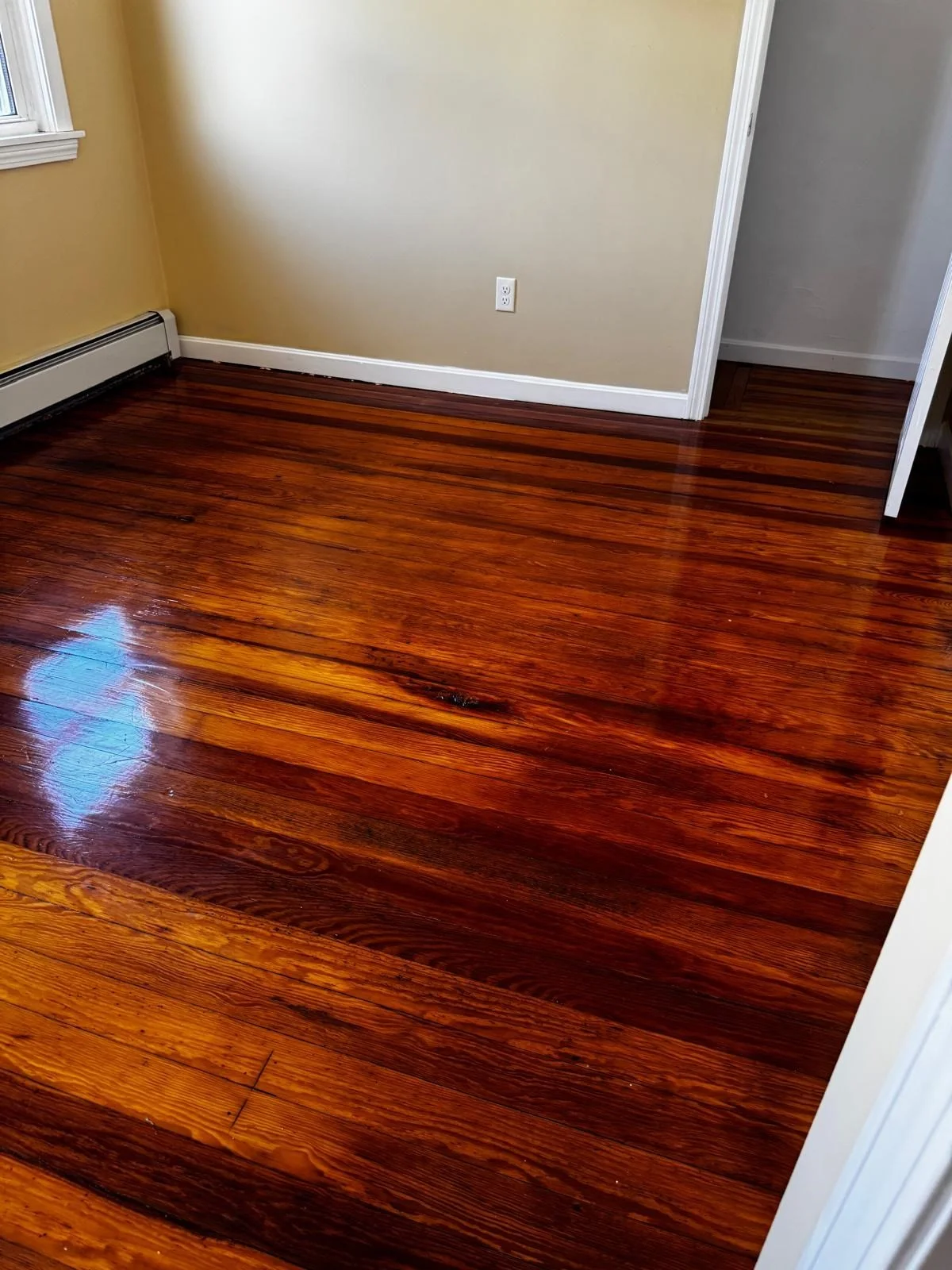 2 bed, 1 bath apartment for rent at 2255 S Main St Unit 2, Fall River — photo 2 of 5