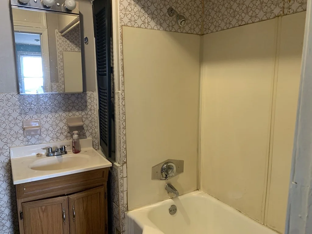 3 bed, 1 bath apartment for rent at 226 Brightman St Unit 1 west, Fall River — photo 7 of 8