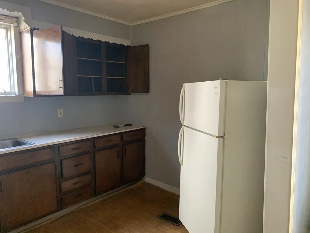 3 bed, 1 bath apartment for rent at 226 Brightman St Unit 1 west, Fall River — photo 2 of 8