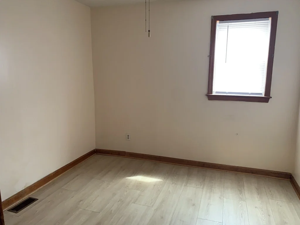2 bed, 1 bath apartment for rent at 226 Brightman Unit 1 South, Fall River — photo 7 of 11