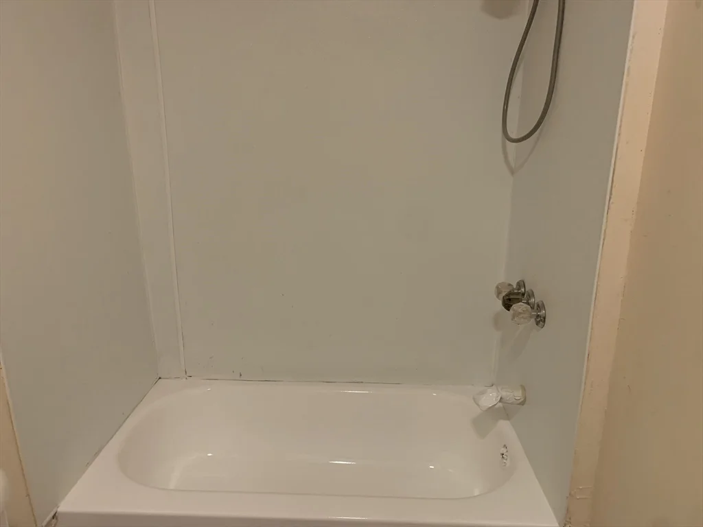 2 bed, 1 bath apartment for rent at 226 Brightman Unit 1 South, Fall River — photo 10 of 11