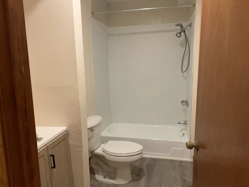 2 bed, 1 bath apartment for rent at 226 Brightman Unit 1 South, Fall River — photo 9 of 11