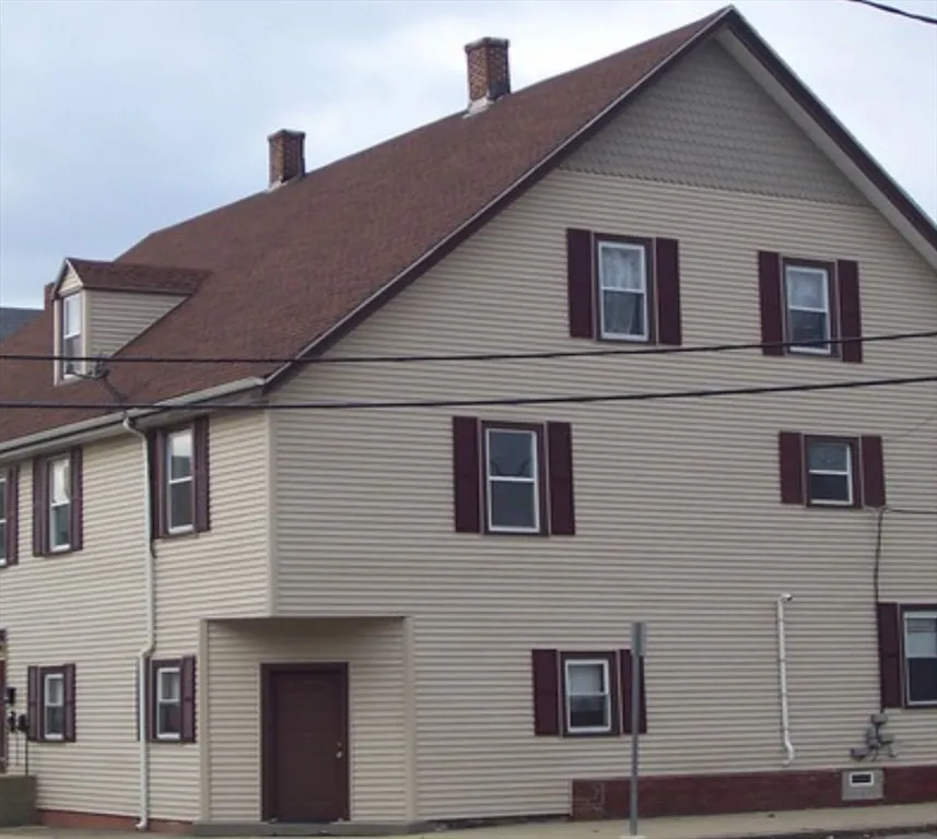 2 bed, 1 bath apartment for rent at 226 Brightman Unit 1 South, Fall River